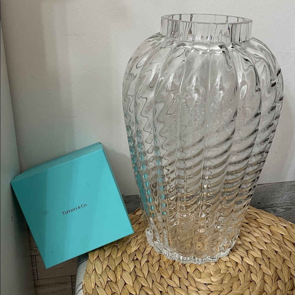 Tiffany & Co. Clear Glass Swirl Vase. Excellent Used condition